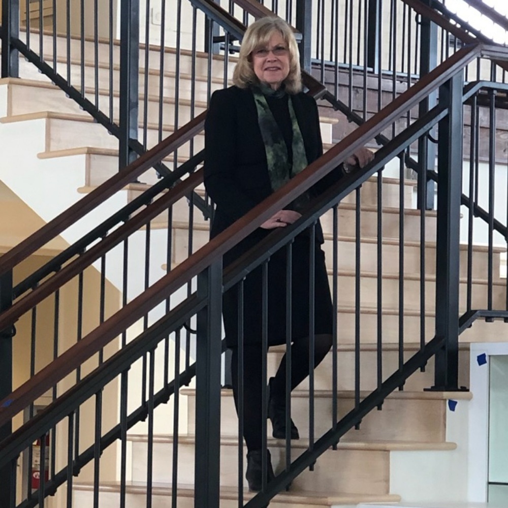Meet your Posher, Cynthia